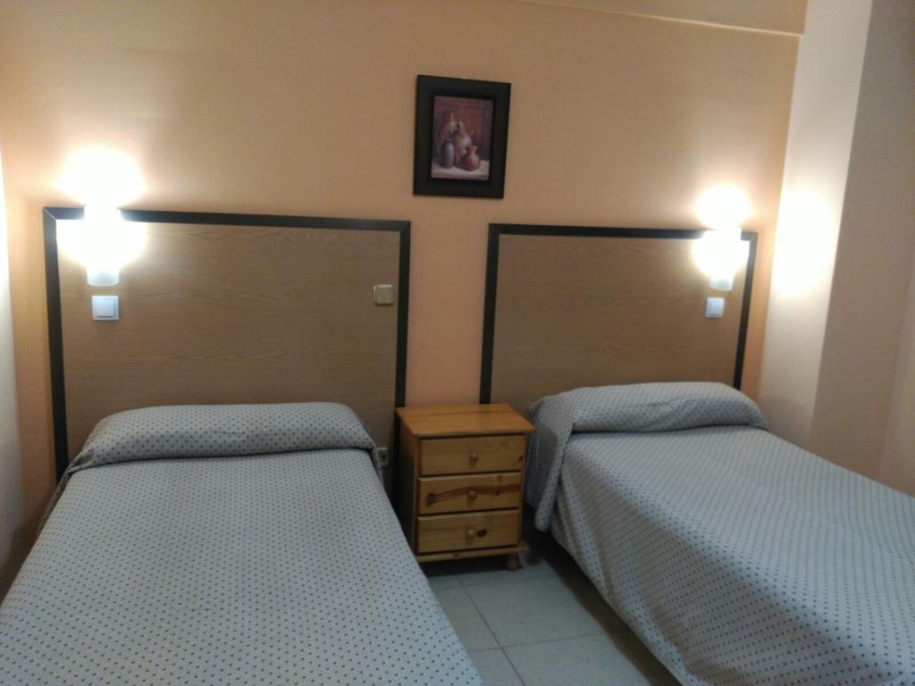 Hostal Ds Velilla de San Antonio Luaran gambar