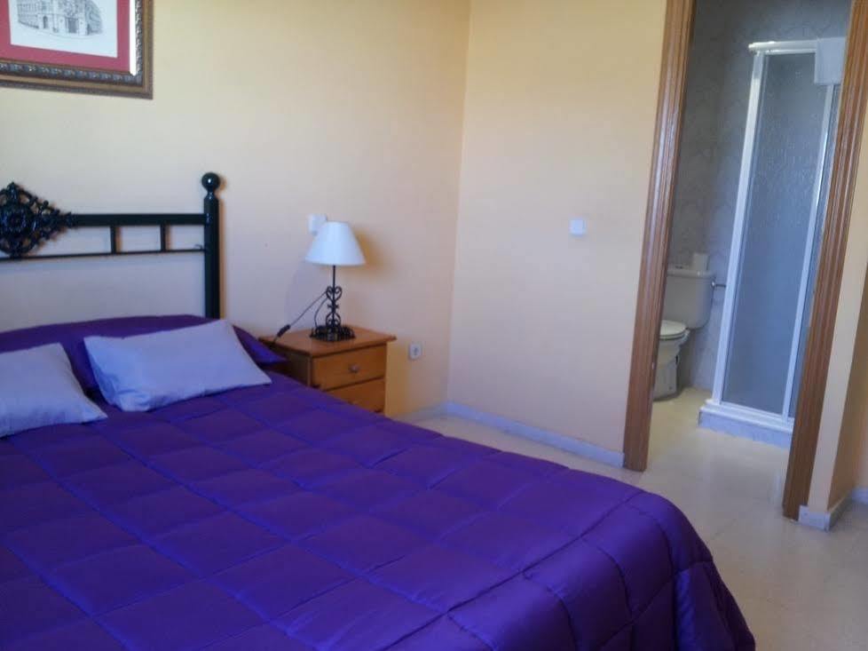 Hostal Ds Velilla de San Antonio Luaran gambar